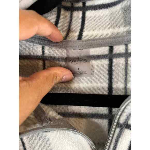 St. John Bay Grey and White Sweater Size Large - Picture 2 of 3